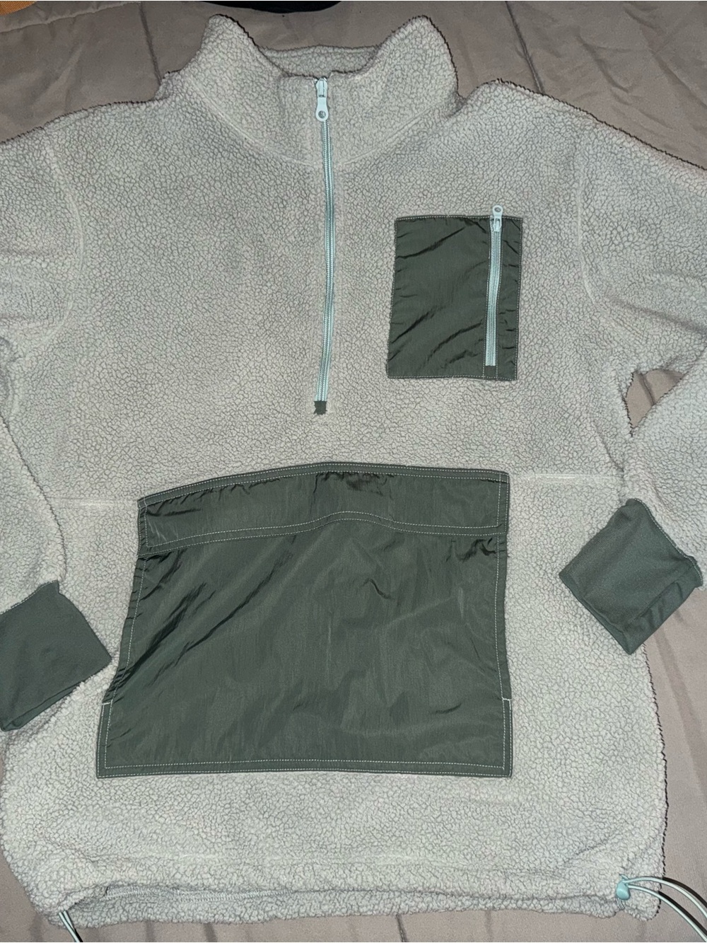 Light green/dark green Women’s Offline by Aerie Quarter-Zip Sherpa size medium